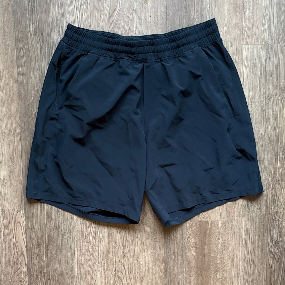 Lululemon 7 inch seam Men’s Black Athletic Shorts